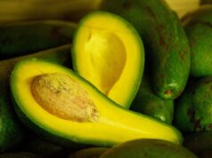 Як правильно зберігати авокадо, щоб воно не темніло: експертка розкрила хитрий трюк Як-правильно-зберігати-авокадо,-щоб-воно-не-темніло:-експертка-розкрила-хитрий-трюк