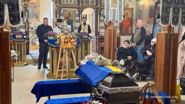 У Нововолинську вшанували пам’ять Героя Петра Потапова У-Нововолинську-попрощалися-із-воїном-Петром-Потаповим