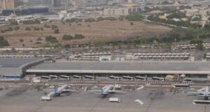 Спалахнула пожежа: міжнародний аеропорт Дубая призупинив польоти через іранський дрон Спалахнула-пожежа:-міжнародний-аеропорт-Дубая-призупинив-польоти-через-іранський-дрон