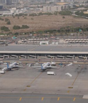 Спалахнула-пожежа:-міжнародний-аеропорт-Дубая-призупинив-польоти-через-іранський-дрон Спалахнула-пожежа:-міжнародний-аеропорт-Дубая-призупинив-польоти-через-іранський-дрон