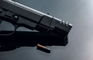 У Запоріжжі поліцейський застрелив агресивного чоловіка з пістолетом У-Запоріжжі-поліцейський-стріляв-для-відбиття-нападу,-нападника-знайшли-мертвим-неподалік,-ним-виявився-військовий-у.