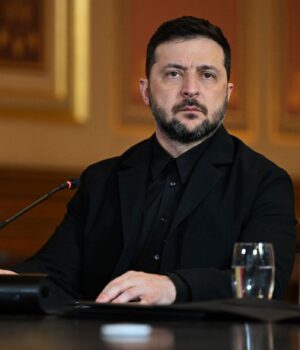 zelenskiy__gettyimages_2242660657__2__c9cd5a04dcb1e5a4f91ce7fa1e30013b_1300x820.jpg ЗСУ зірвали стратегічний наступ, який росіяни готували на березень, – Зеленський