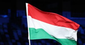 Угорщина просить ЄС призупинити мита на імпорт добрив з Росії та Білорусі Угорщина знову заступилася за РФ перед Європою: просить про поблажливість