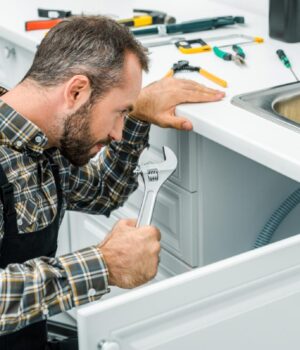 Бізнес-почав-“полювати”-на-цих-працівників:-кого-шукають-і-які-посади-пропонують