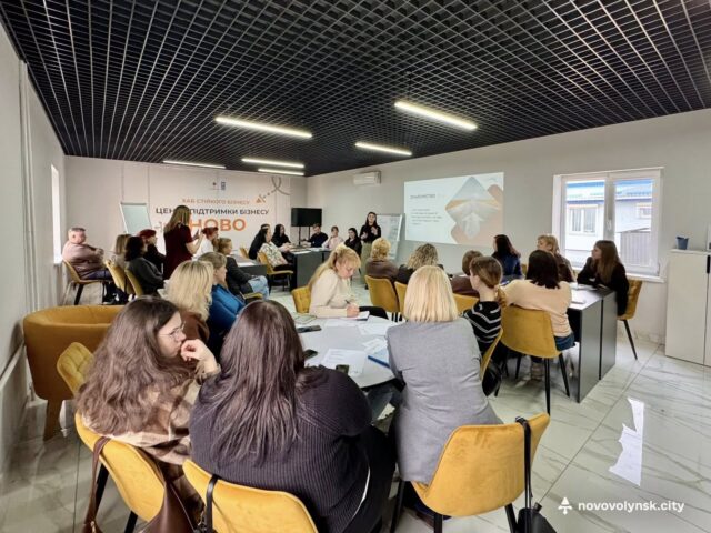 Тренінг у Нововолинську: від ідеї до успішного проєкту У-Нововолинську-навчали-перетворювати-ідеї-на-проєкти-для-розвитку-громади