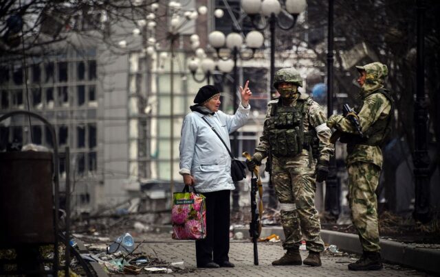 Росія планує переселення росіян на окуповані території України до 2045 року Завезуть 114 тисяч росіян: окупанти розкрили план колонізації півдня та сходу України