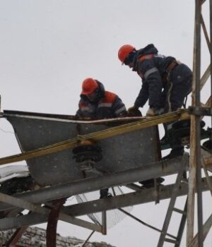 Уряд-розширив-перелік-працівників,-які-отримуватимуть-доплати-за-відновлення-енергетики