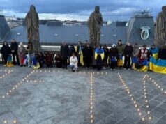 Акція пам’яті жертв авіаудару по драмтеатру в Маріуполі відбулася в Празі «Це-постійно-в-голові,-ти-нікуди-від-цього-не-дінешся»-Українці-у-Празі-об’єднуються-і.