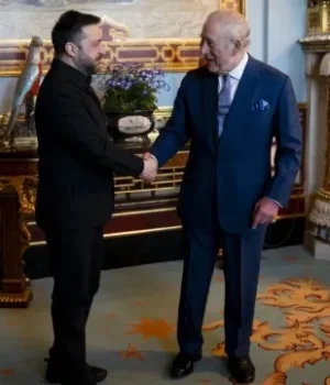 Зеленський показав iPad, на якому відстежує атаки РФ