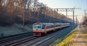 На Сумщині через бойові дії призупиняють частину приміських поїздів На Сумщині через бойові дії призупиняють частину приміських поїздів