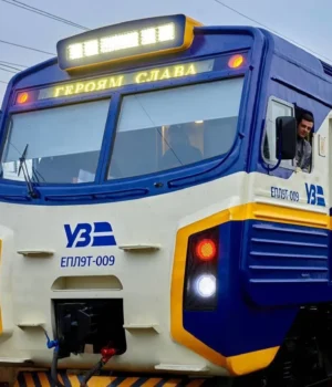 У Бородянці підліток отримав тяжкі опіки через удар струмом на даху електрички