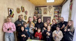 У Нововолинську відбувся майстерклас з розпису писанок для ветеранів Для-ветеранів-та-їхніх-родин-у-Нововолинську-провели-майстерклас-із-писанкарства