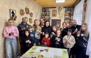 У Нововолинську відбувся майстерклас з розпису писанок для ветеранів Для-ветеранів-та-їхніх-родин-у-Нововолинську-провели-майстерклас-із-писанкарства