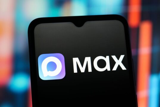 Росія блокує Telegram, але чиновники уникають національного месенджера MAX Подвійні стандарти: влада РФ заганяє усіх в MAX, який боїться використовувати, – розвідка