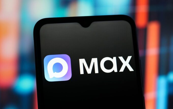 Росія блокує Telegram, але чиновники уникають національного месенджера MAX Подвійні стандарти: влада РФ заганяє усіх в MAX, який боїться використовувати, – розвідка