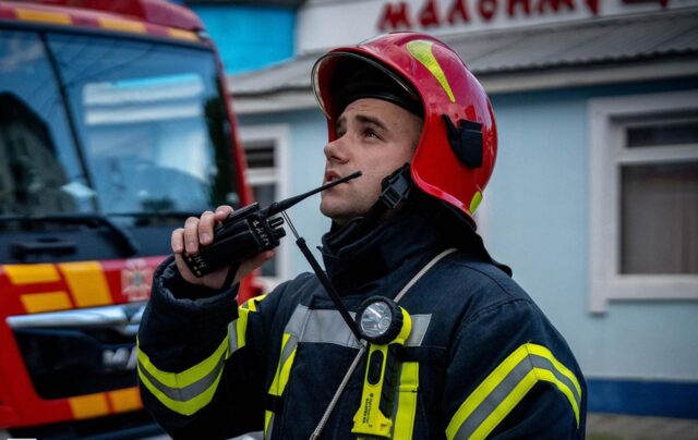 В Києві зафіксовано падіння уламків дрону: без жертв та пожеж Вечірня тривога в Києві: в одному з районів впали уламки дрона