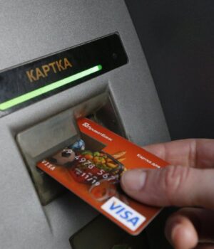 “Невидима-нитка”:-зловмисники-вигадали-новий-метод-шахрайства-з-банкоматами