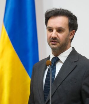 Переговори на паузі? Що Україна та РФ кажуть про наступну тристоронню зустріч