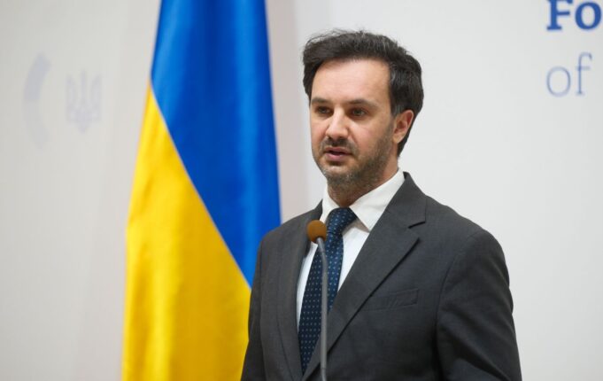 Переговори України, США та Росії знову відкладені через ситуацію на Близькому Сході Переговори на паузі? Що Україна та РФ кажуть про наступну тристоронню зустріч