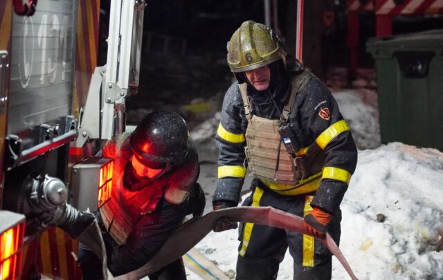 Ворожі атаки на Одесу: пошкодження житлових будівель та інфраструктури Одесу масовано атакували дрони РФ: пошкоджено висотку та нежитлову будівлю