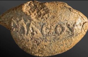 На 2000-річному снаряді для пращі зі Святої Землі виявлено похмуре послання для ворогів На-2000-річному-снаряді-для-пращі-зі-Святої-Землі-виявлено-похмуре-послання-для-ворогів