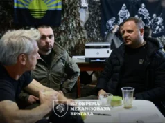 Шон Пенн з Єрмаком відвідав підрозділ 157-ї бригади на фронті Шон Пенн з Єрмаком відвідав підрозділ 157-ї бригади на фронті