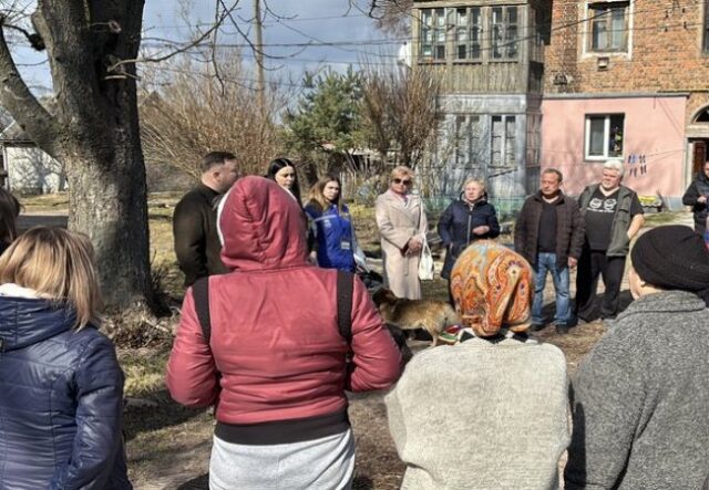 «Ми живемо на пороховій бочці»: у Нововолинській громаді на Волині триває ліквідація наслідків після атаки... «Ми-живемо-на-пороховій-бочці»:-у-Нововолинській-громаді-на-Волині-триває-ліквідація-наслідків-після-атаки.