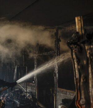 Ataki Rosjan w wielu regionach Ukrainy. Są ofiary. Lokalne władze informują o “polowaniach” na cywilów