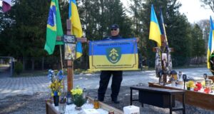 Батько бразильського добровольця відвідав могилу сина в Україні «Краще-померти-стоячи,-ніж-жити-на-колінах»:-батько-добровольця-з-Бразилії-про-сина-«Рекса»-та.