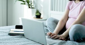 Працюючи віддалено, жінки частіше наважуються заводити дітей, – дослідження Працюючи-віддалено,-жінки-частіше-наважуються-заводити-дітей,-–-дослідження