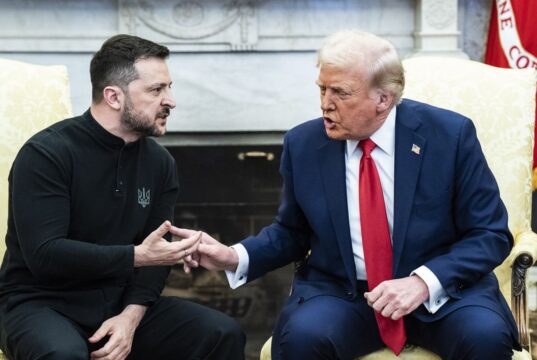 Трамп критикує Україну за відсутність допомоги в боротьбі з Іраном Допомоги з Іраном “не помітив”: Трамп звинуватив Зеленського в “піарі”