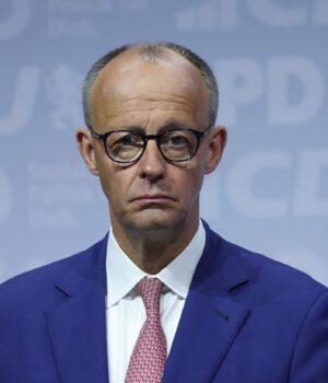 Мерц натякнув на неприємності для Орбана через блокування грошей для України