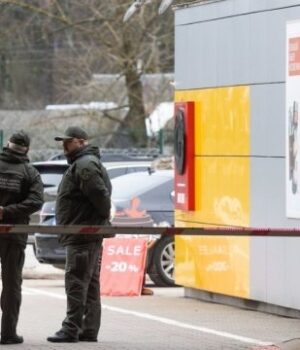 Порізали-колючий-дріт-і-перетнули-кордон:-литовські-прикордонники-повернули-до-Білорусі-18-нелегальних-мігрантів