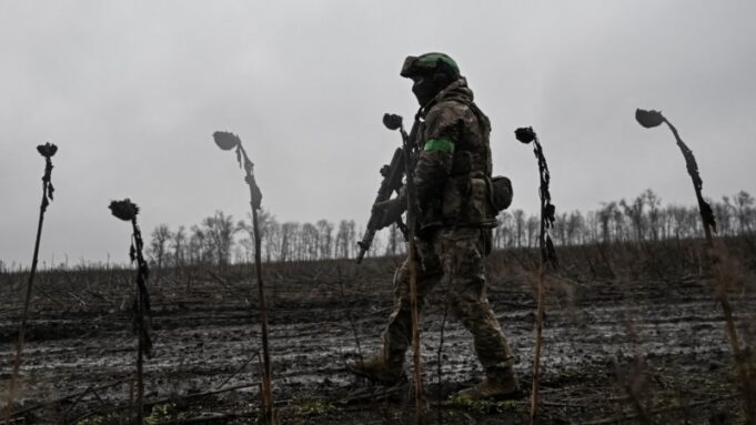 Проблеми повернення військовослужбовців із самовільного залишення частини в Україні «Блокує-зусилля-із-повернення-людей-у-військо»-Що-не-так-з-«новою»-схемою-поновлення-після.
