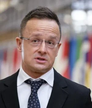 Сійярто-регулярно-звітував-Лаврову-під-час-засідань-ЄС-–-wp Сійярто-регулярно-звітував-Лаврову-під-час-засідань-ЄС-–-wp