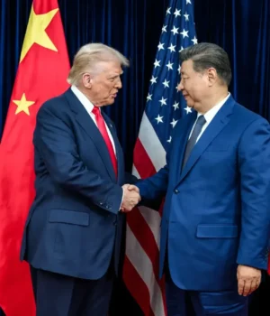 Трамп-відклав-зустріч-із-Сі-Цзіньпіном-до-завершення-війни-в-Ірані-–-politico