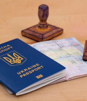 Українцям у США, Канаді та Великій Британії спростили отримання паспортів