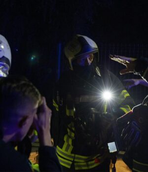 ryatuvalnik_pozhezha_obstril_nich_kiyiv_facebook_com_dsnskyiv_f1a5ebe05e2069a14fd04b569bf57dbc2297.jpg Нічна атака на Київщину: пошкоджені приватні будинки та автомобілі