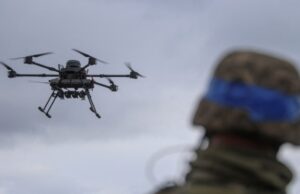 В Україні триває підготовка курсантів пілотів БПЛА: нові виклики та технологічні зміни на фронті Як-Василина-та-ще-6-тисяч-курсантів-вчаться-збирати-дрони-і-керувати-ними,-щоб-«наблизити.