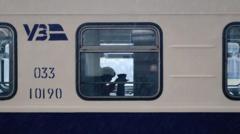 Атака на залізницю: загибель провідниці під час евакуації пасажирів в Україні Росія-знову-вдарила-по-залізниці.-Під-час-евакуації-пасажирів-загинула-провідниця