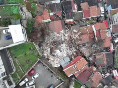 У центрі Стамбула вибух вщент зруйнував дві будівлі, під завалами є люди У-центрі-Стамбула-вибух-вщент-зруйнував-дві-будівлі,-під-завалами-є-люди