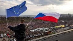 Масові протести в Празі: тисячі чехів виступили проти уряду Бабіша Наймасовіший-протест-у-Чехії-за-п’ять-років.-Чому-люди-вийшли-на-вулиці