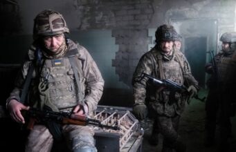 Жінки-колишні ув’язнені проходять підготовку до служби в ЗСУ на сході України Батальйон-«Шквал».-Колишні-ув’язнені-–-літні-чоловіки-й-жінки-–-стають-на-захист-України