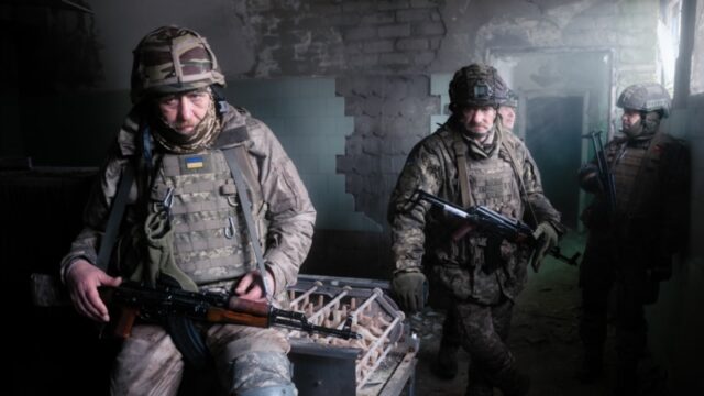 Жінки-колишні ув’язнені проходять підготовку до служби в ЗСУ на сході України Батальйон-«Шквал».-Колишні-ув’язнені-–-літні-чоловіки-й-жінки-–-стають-на-захист-України