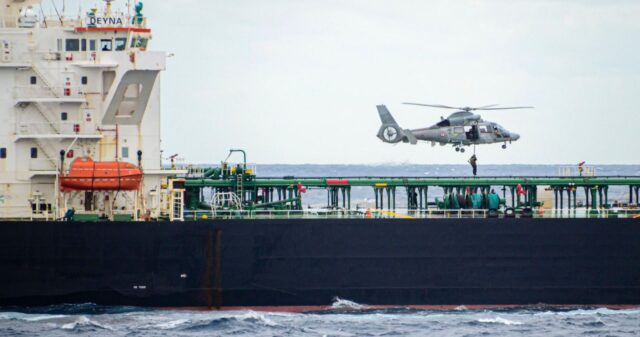 Франція затримала танкер з російської ‘флоту тіней’ у Середземному морі Francja uderza w rosyjską “flotę cieni”. Akcja na Morzu Śródziemnym, zatrzymany tankowiec