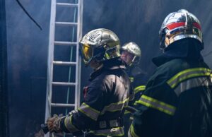 Масована повітряна атака на Одеську область: безпілотники завдали удару по цивільній інфраструктурі “Шахеди” масовано накрили передмістя Одеси: пошкоджено будинки та склад в порту