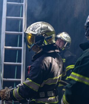 pozhezha_naslidki_obstril_nich__facebook_com_dsnscv__2eed7a8c55dfc5c843c7afcecc2fdbb2_1300x820.jpg “Шахеди” масовано накрили передмістя Одеси: пошкоджено будинки та склад в порту