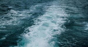 В Атлантиці у воду закачали 65 тисяч літрів розчину для поглинання CO2: що з цього... В-Атлантиці-у-воду-закачали-65-тисяч-літрів-розчину-для-поглинання-co2:-що-з-цього.