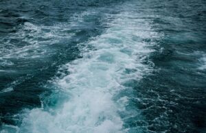 В Атлантиці у воду закачали 65 тисяч літрів розчину для поглинання CO2: що з цього... В-Атлантиці-у-воду-закачали-65-тисяч-літрів-розчину-для-поглинання-co2:-що-з-цього.