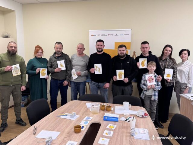 Арт-терапія для звільнених з полону: зустріч у Нововолинську Відновлення-через-творчість:-у-Нововолинську-для-звільнених-із-полону-провели-заняття-з-елементами-арт-терапії